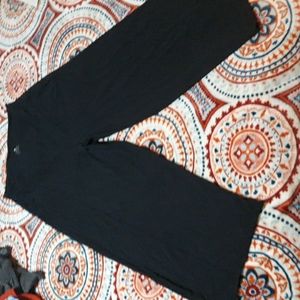Women's black capris legging size Large